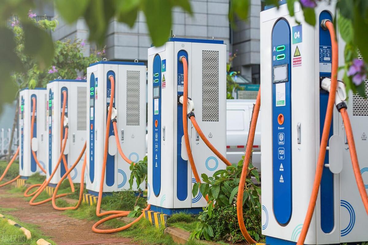 創(chuàng)新液冷技術(shù)：打造高效超充充電槍設(shè)計